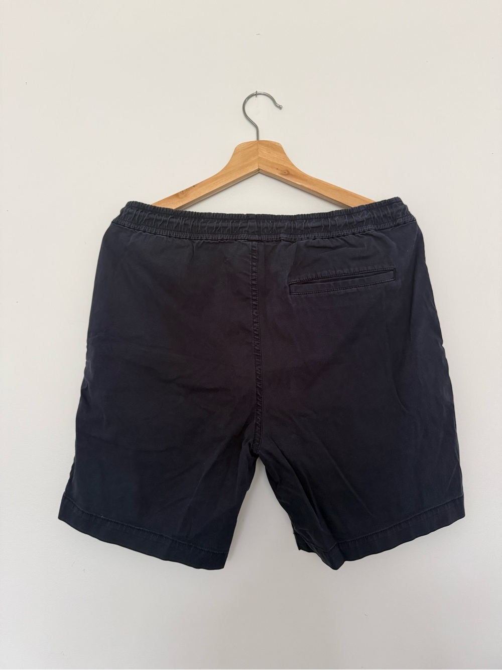 Everlane Men's Navy Drawstring Hybrid Shorts - Picture 3 of 3